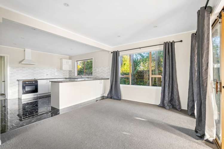 63 Ray Small Drive Papakura_13