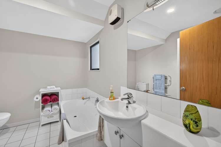 79 Holly Road St Albans_10