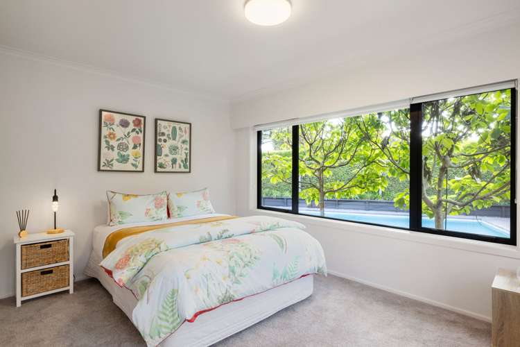 703 River Road Chartwell_25