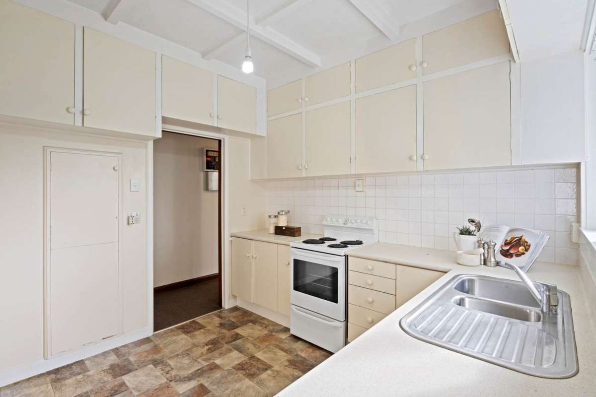 21 Waiatarua Road_2