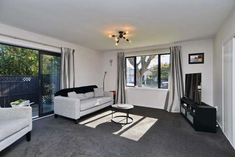 63 Trafford Street Harewood_9