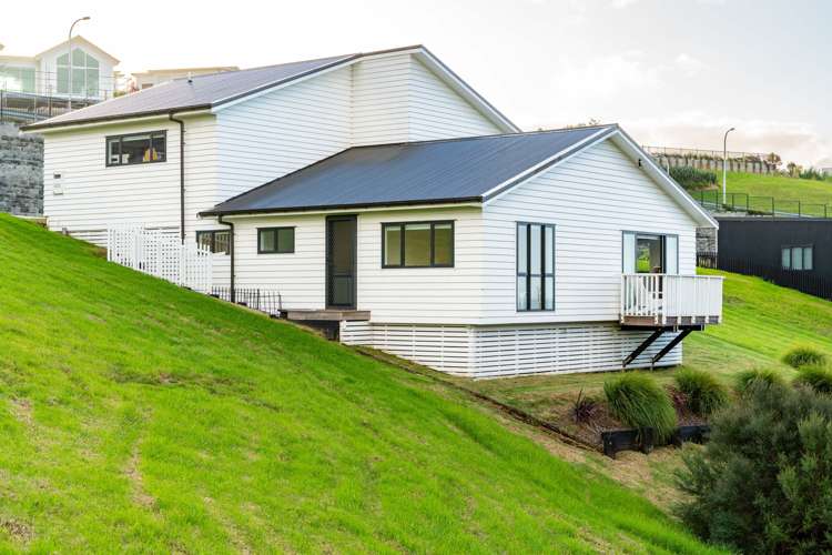 15 Blue Moon Rise Langs Beach_24