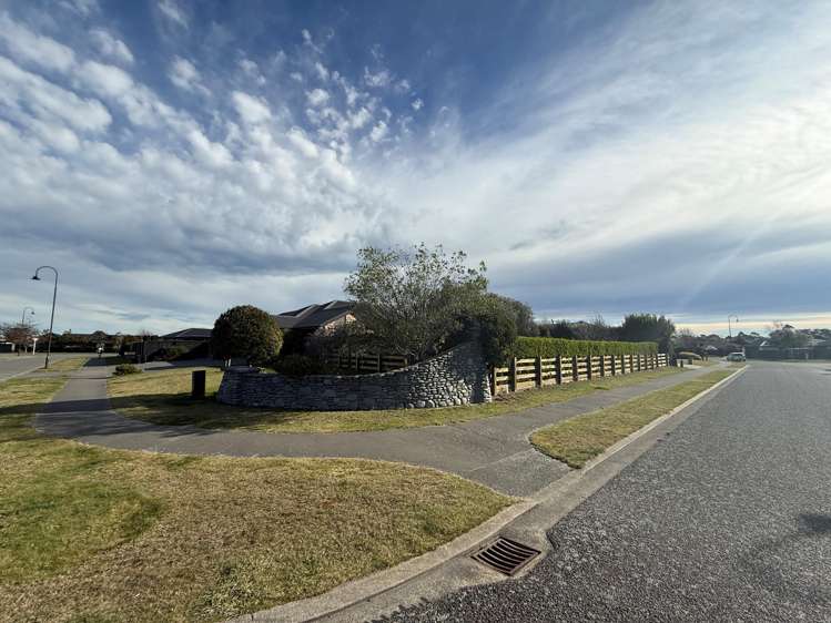 64 Fairfield Way_0