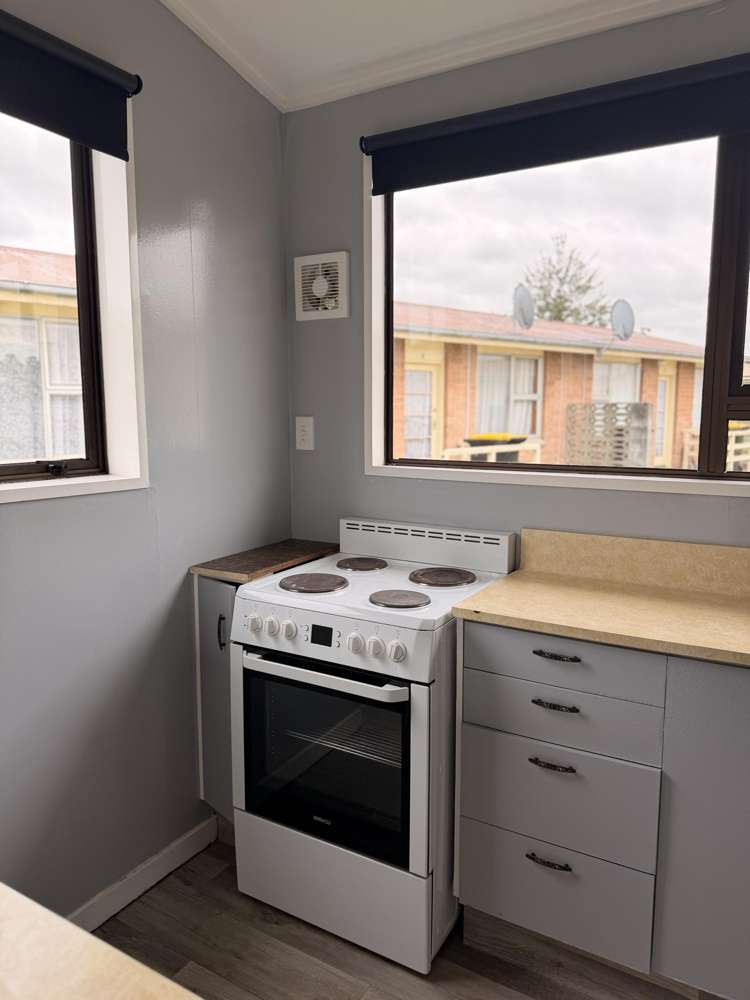 1-12/71 Main Street Mataura_12
