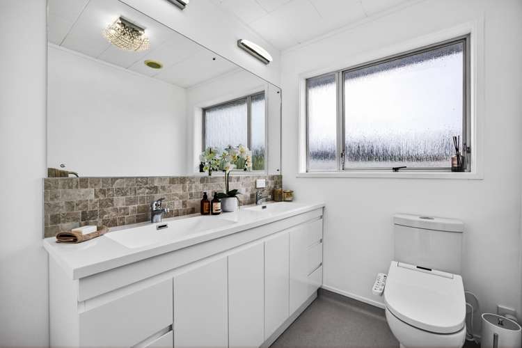 70 Kiwi Esplanade Mangere Bridge_12