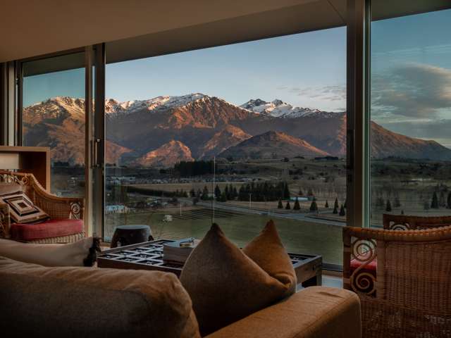 Elevated & Sunny in Arrowtown with Stunning views