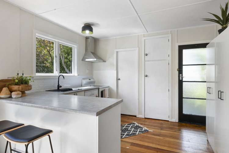 117f Seaview Road Westown_11