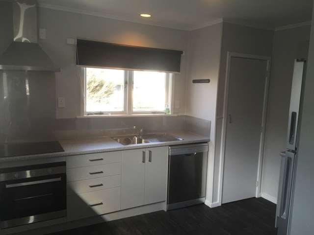 33a Lake Crescent Hamilton Lake_1