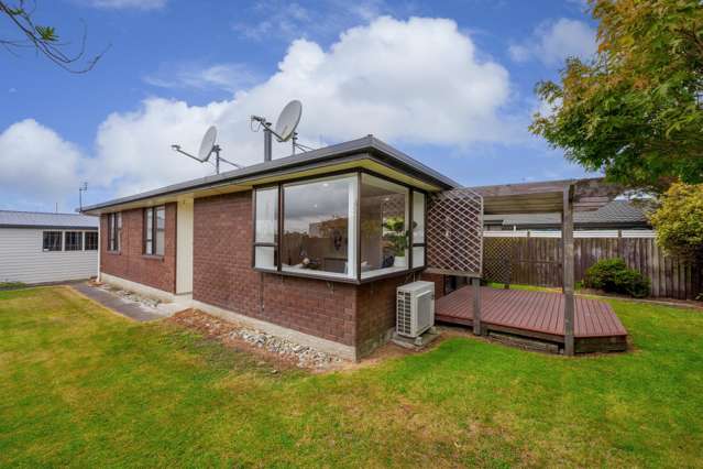 MOVE IN NOW-MOTIVATED ESTATE SAYS SELL!