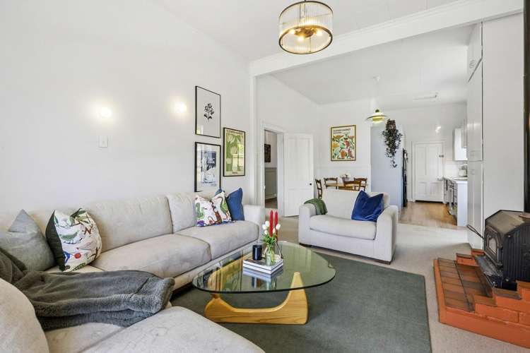 288 Gladstone Road North_4