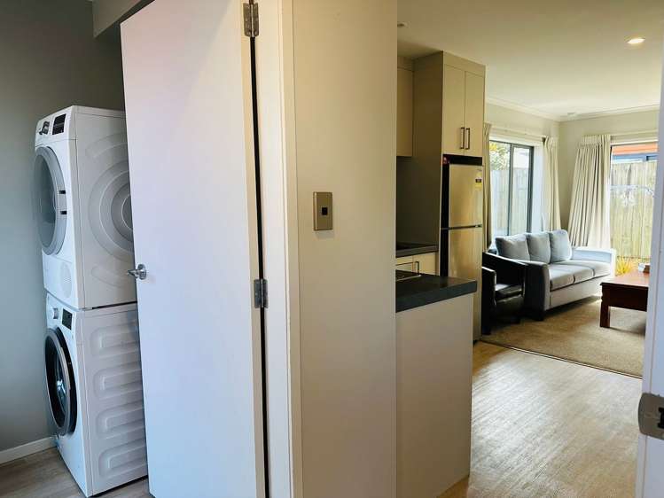 Room 3, 6/181 Knighton Road Hillcrest_5