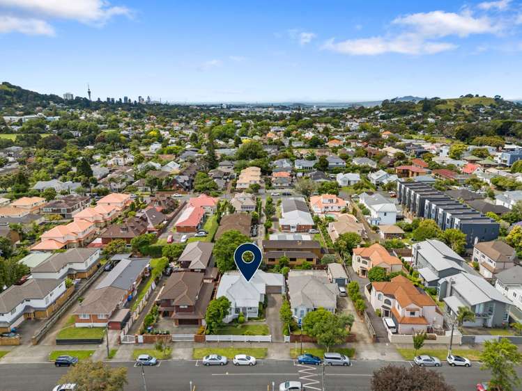 21 Queen Mary Avenue Epsom_24