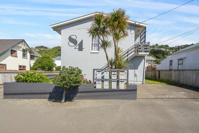 Charmer In The Heart Of Lyall Bay