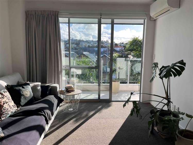 210/17 Link Crescent Stanmore Bay_10