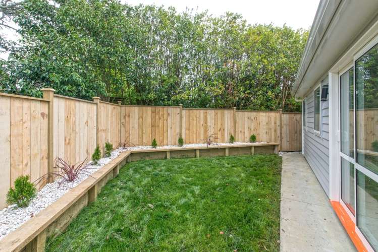 12a Springside Place New Lynn_21