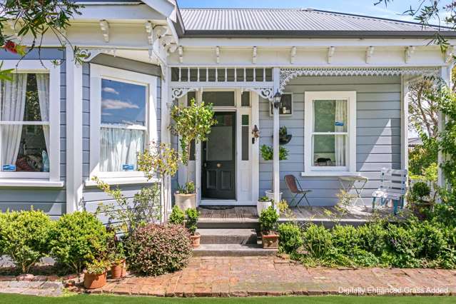 Beautifully Refreshed Villa on Aberdeen Road!