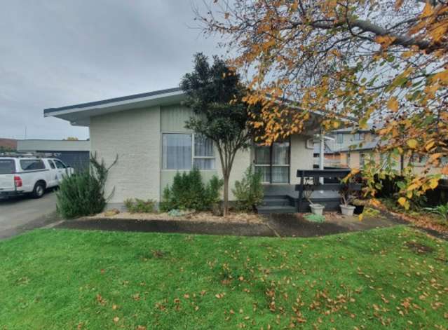 Four bedrooms in Ashhurst Village!!!