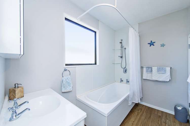 26 Rotten Row Waikuku Beach_17