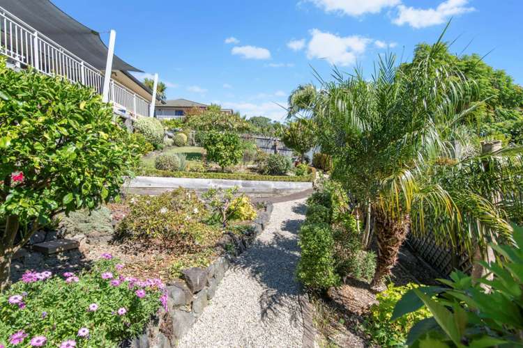 68 Rivervale Grove Stanmore Bay_17