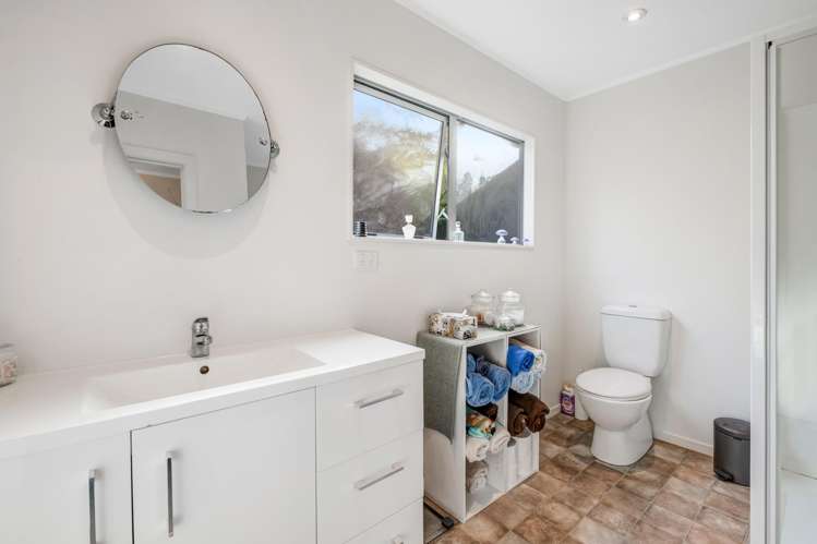 1/21 Ayton Drive Totara Vale_12