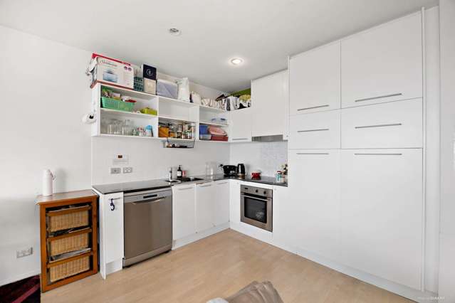 1308/18 Beach Road City Centre_4