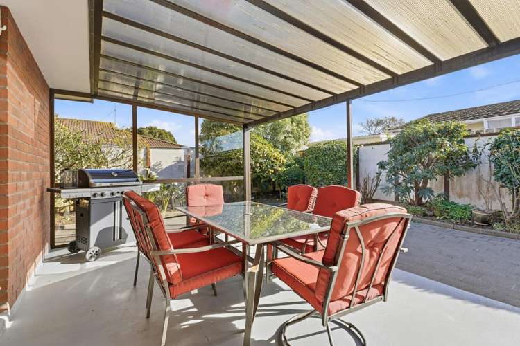 2 Warwick Place Springvale_16