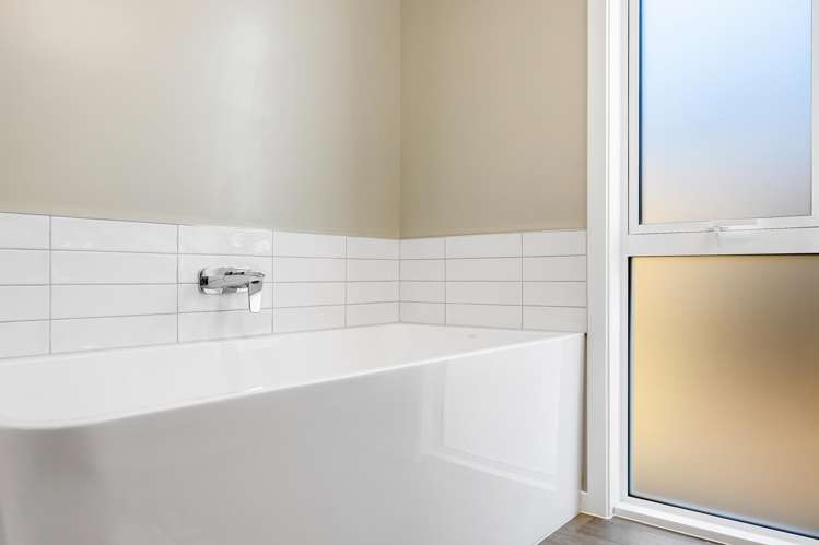 8 Strowan Avenue Elgin_13