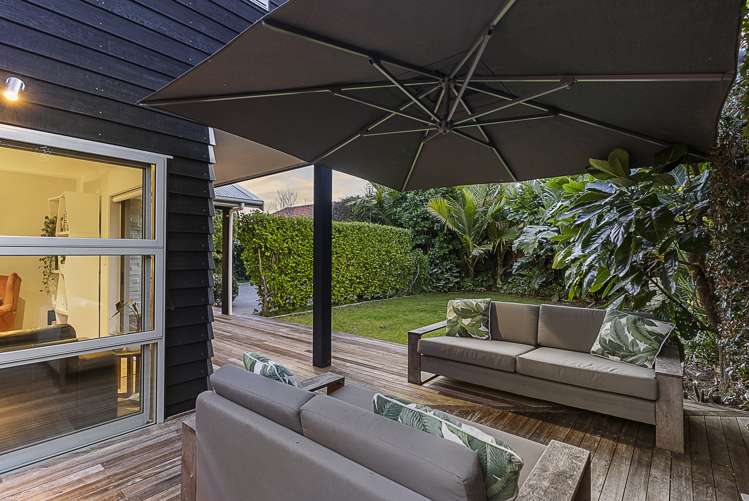 216 Riverside Avenue Point England_12