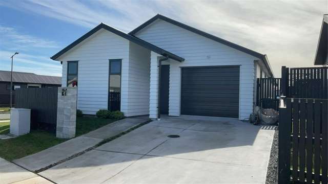 Sunny Family Home On Pasture Way