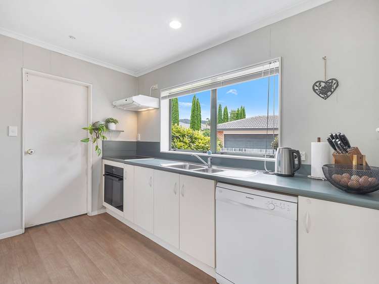 51 Basley road Owhata_15