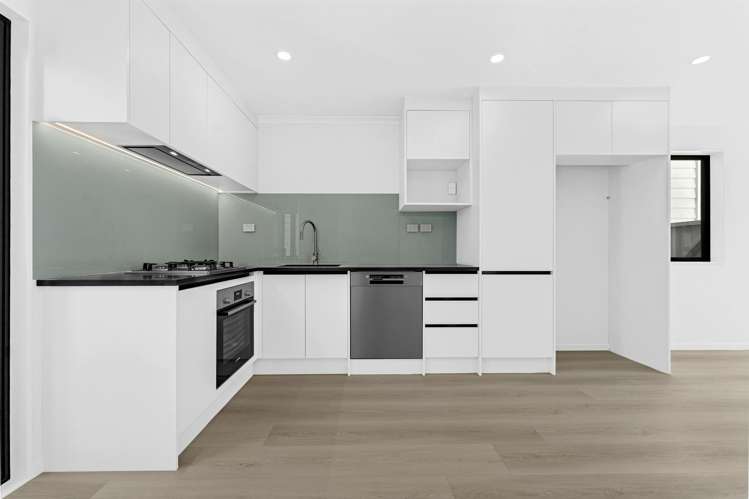 8B Gardiner Grove Mangere East_13