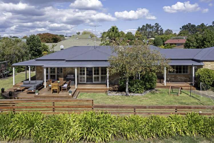 26 Bernie Edwards Place Botany Downs_1