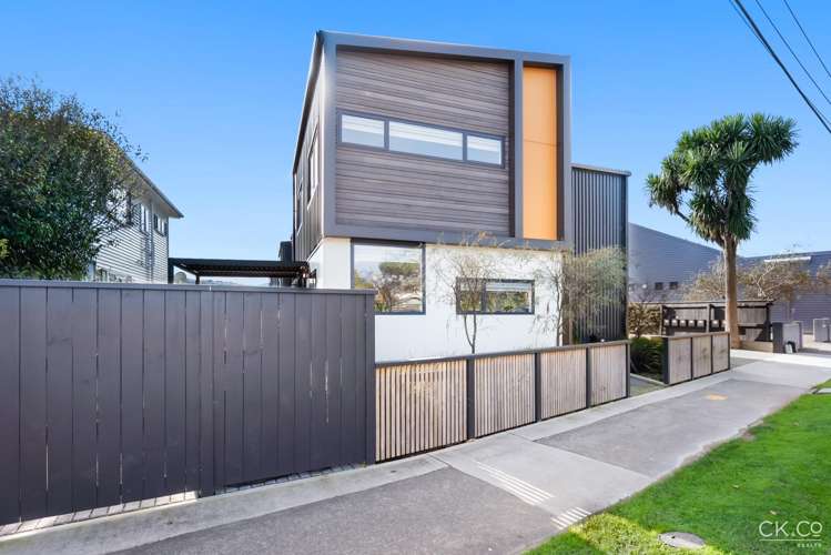 1/51 Kings Crescent Lower Hutt Central_20