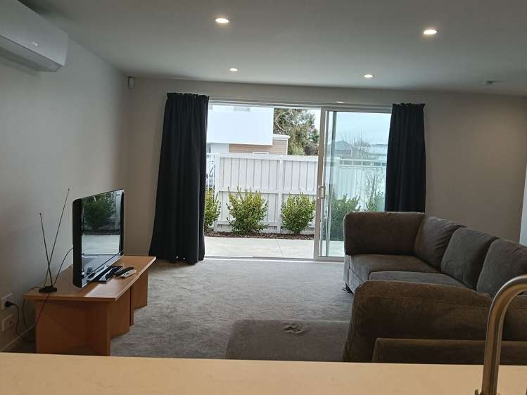 8/24 Dampier Street Woolston_4