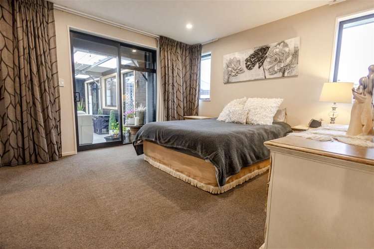 8 Higgins Place Paroa_11