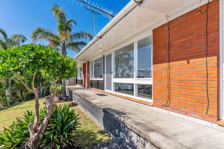 1B De Val Drive Titirangi_8