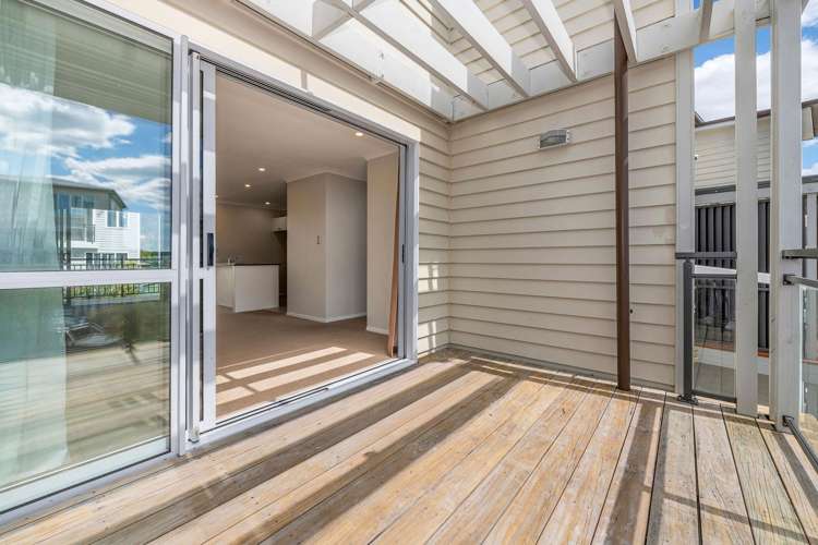 6 Panakenake Way Flat Bush_2