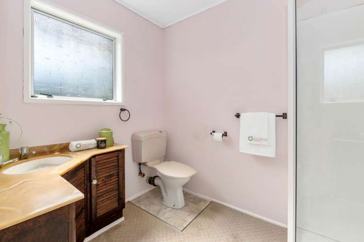 43a Beach Road Stanmore Bay_15