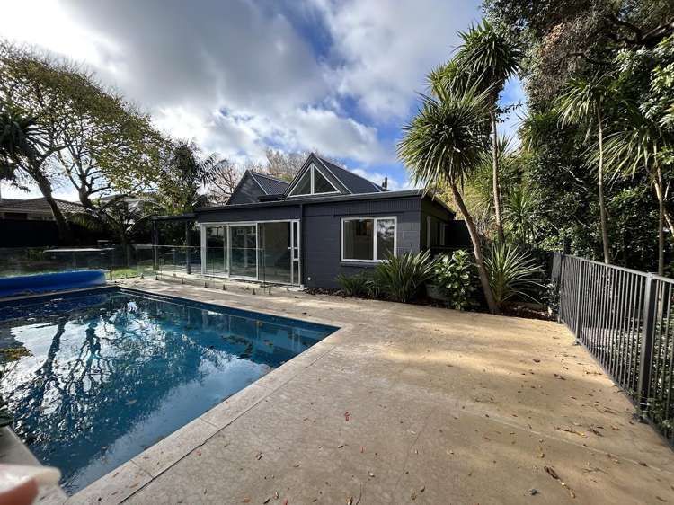 8 Meanda Gardens Sunnyhills_30
