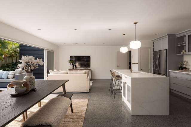 Contemporary Lakes Living