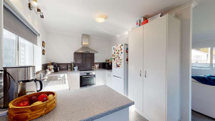 1/77 Main Road Wainuiomata_6