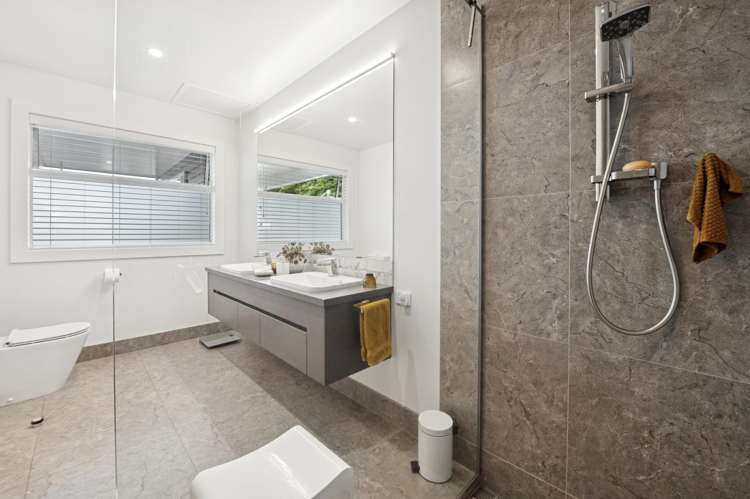 5 Azalea Lane Waipahihi_24