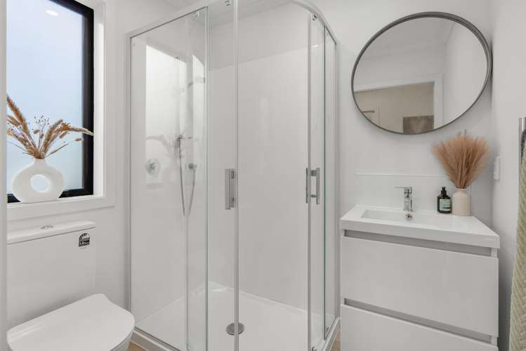 15A Rowe Parade Wainuiomata_8