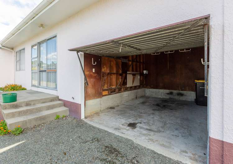 2/13 Derby Street Stoke_14