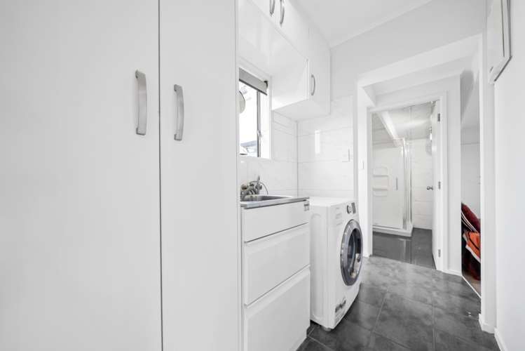 1/33 Challen Close Conifer Grove_18