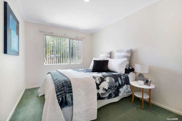 4/919 Whangaparaoa Road Manly_4