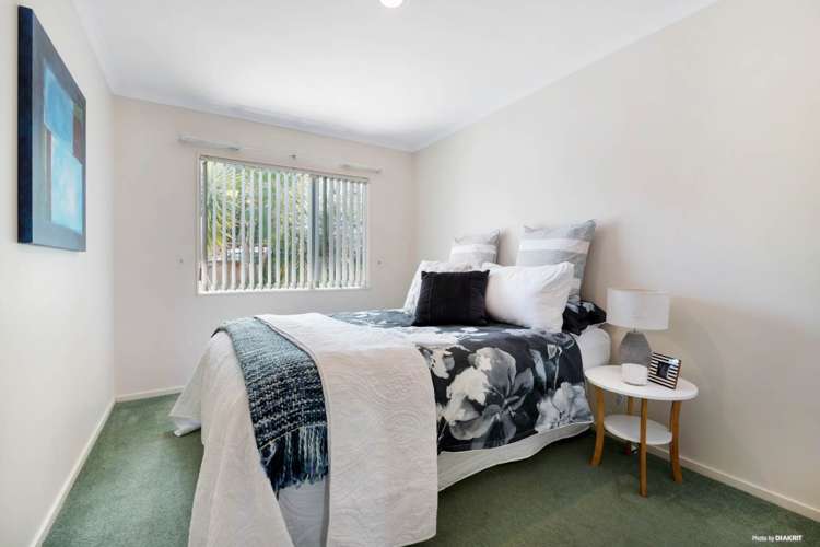 4/919 Whangaparaoa Road Manly_4