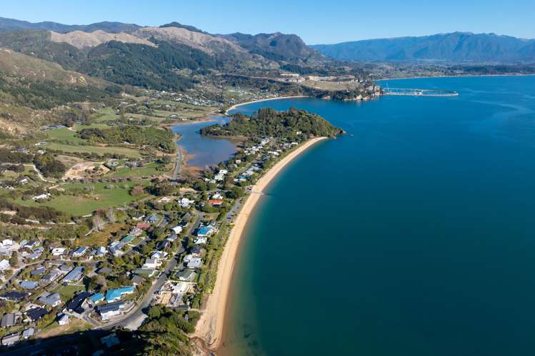 9 Cornwall Place Takaka_3