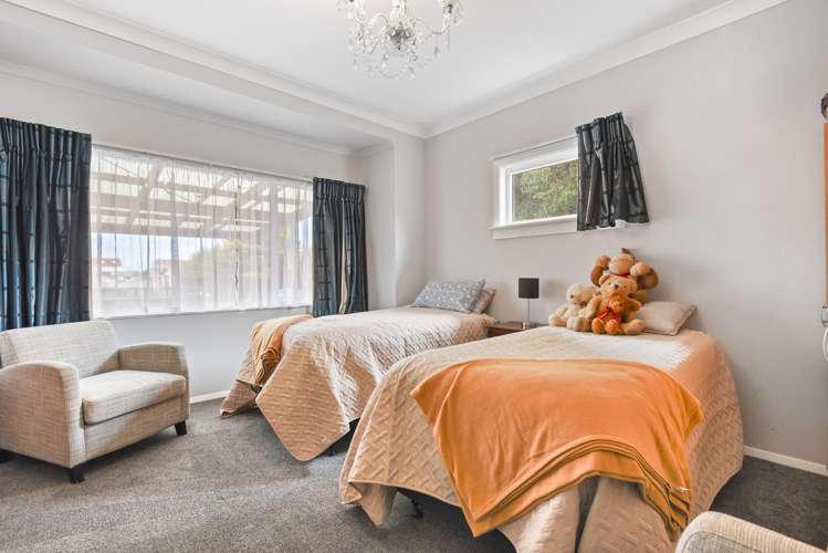 11 Russell Road Fairy Springs_10