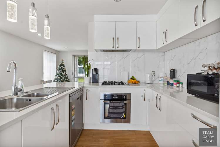 11 Phar Lap Crescent Takanini_6